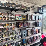 Comics and Coasters, tienda de TCG en Rockford