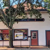 Cosmic Comics & Games, tienda de TCG en Englewood