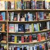 Crockett Book Company, tienda de TCG en Trail