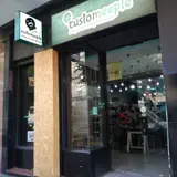 CUSTOMEEPLE, tienda de TCG en Vigo
