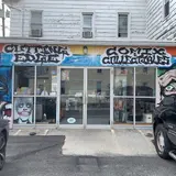 Cutting Edge Comix & Collectibles, tienda de TCG en Red Lion