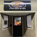 Decked Out Trading Cards, tienda de TCG en Fall River