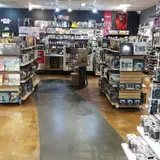 Dicehead Games and Comics LLC, tienda de TCG en Cleveland