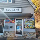 E.E.J.L. WORLD L.L.C., tienda de TCG en Middletown