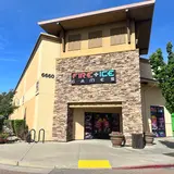 Fire & Ice Games, tienda de TCG en Rocklin