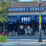 Heroines & Heroes, tienda de TCG en Evanston