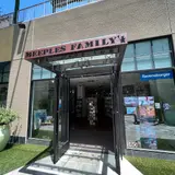 MEEPLES FAMILY BOARD GAME CAFE INC., tienda de TCG en Anaheim
