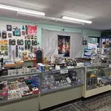 Moon House: Coffee, Games, & Grub, tienda de TCG en Weaverville