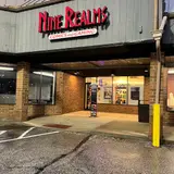Nine Realms Comics and Gaming, tienda de TCG en Akron