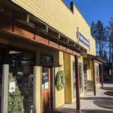 Paulina Springs Books, tienda de TCG en Sisters