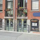 Pop Cultured, tienda de TCG en Lowell