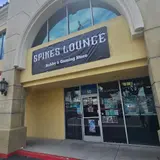 Spikes Lounge, tienda de TCG en Commerce