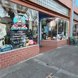 Sword & Board, tienda de TCG en Ukiah