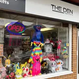 The den hobby and gifts, tienda de TCG en Stratford