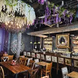 The Witch's Cottage, tienda de TCG en North Hollywood