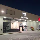 TJ Cafe and Games, tienda de TCG en Milford