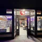 Trouble Maker Toys and Comics LLC, tienda de TCG en San Juan Bautista