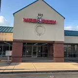War Room Hobbies, tienda de TCG en Memphis