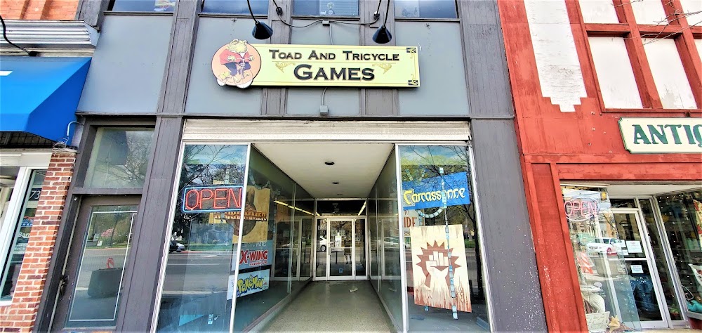 Toad and Tricycle Games, tienda de TCG en Logan