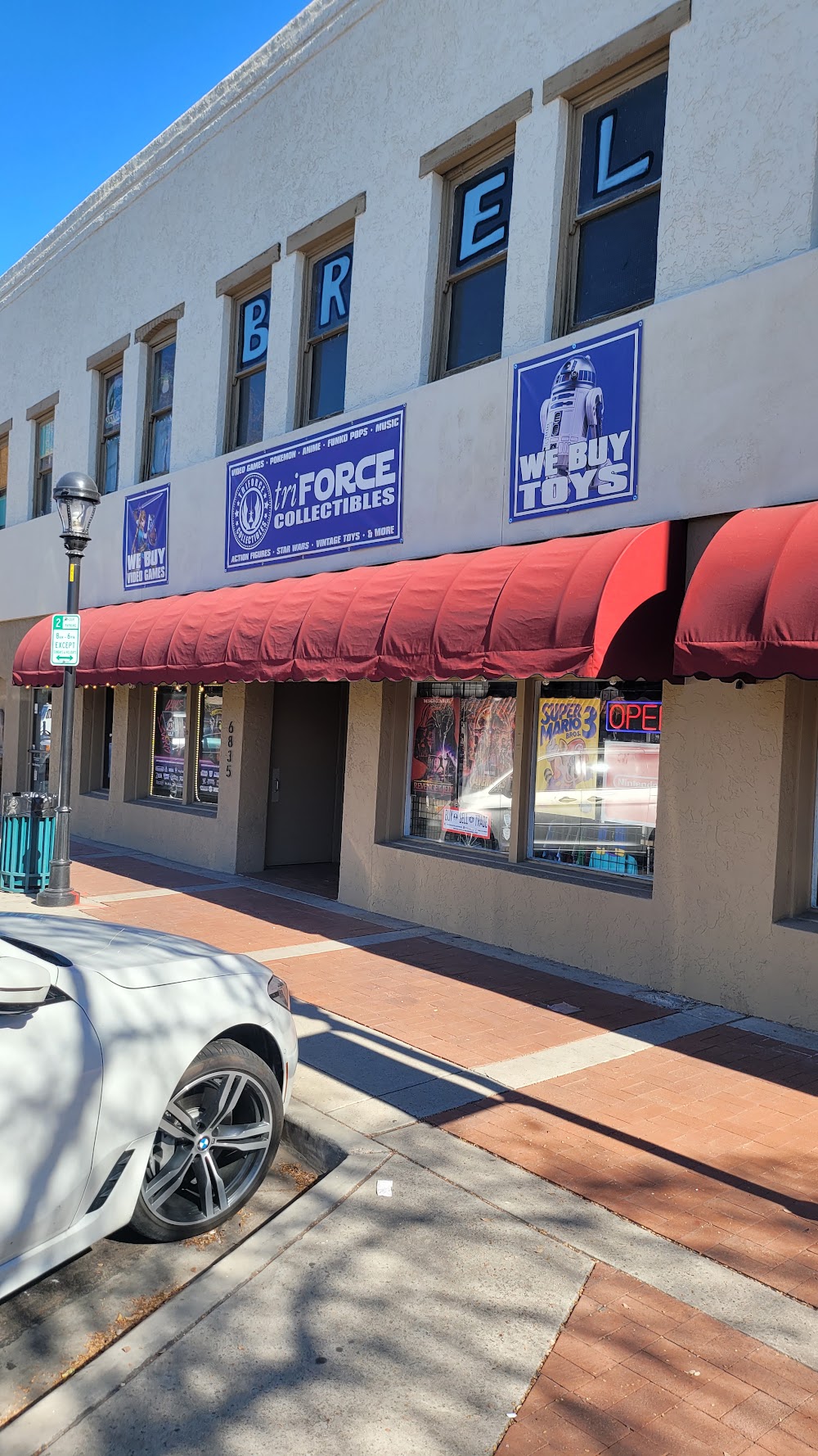 TriForce Collectibles, tienda de TCG en Glendale