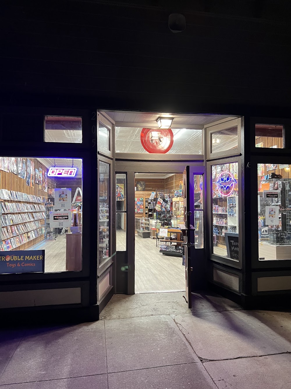 Trouble Maker Toys and Comics LLC, tienda de TCG en San Juan Bautista