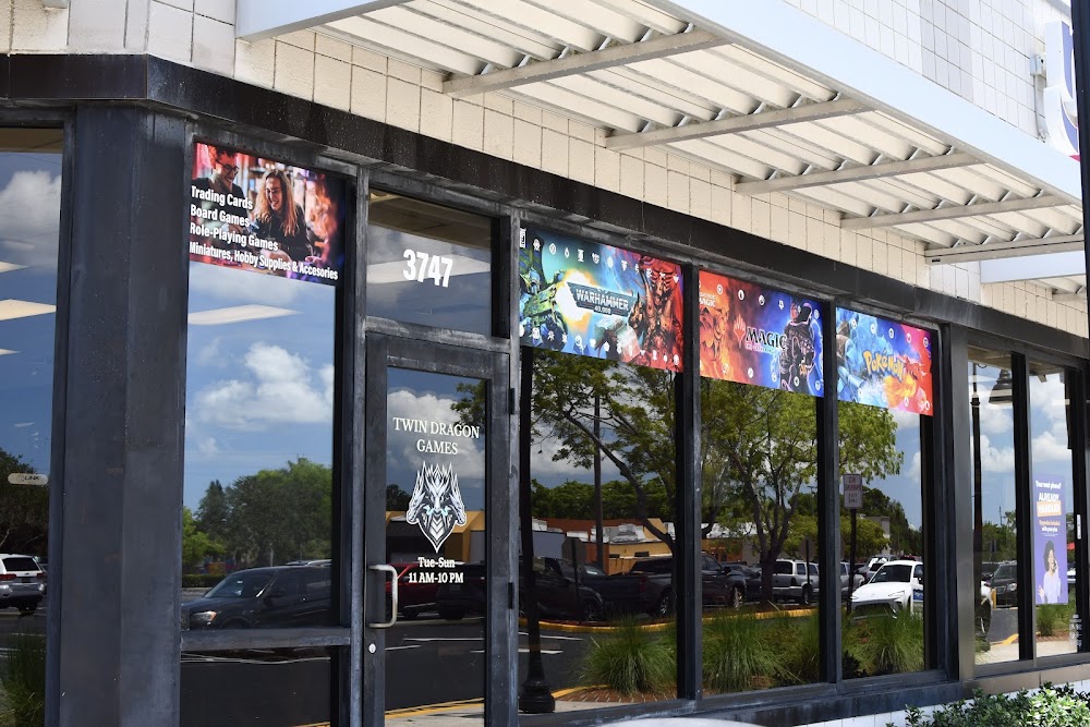 Twin Dragon Games LLC, tienda de TCG en Naples