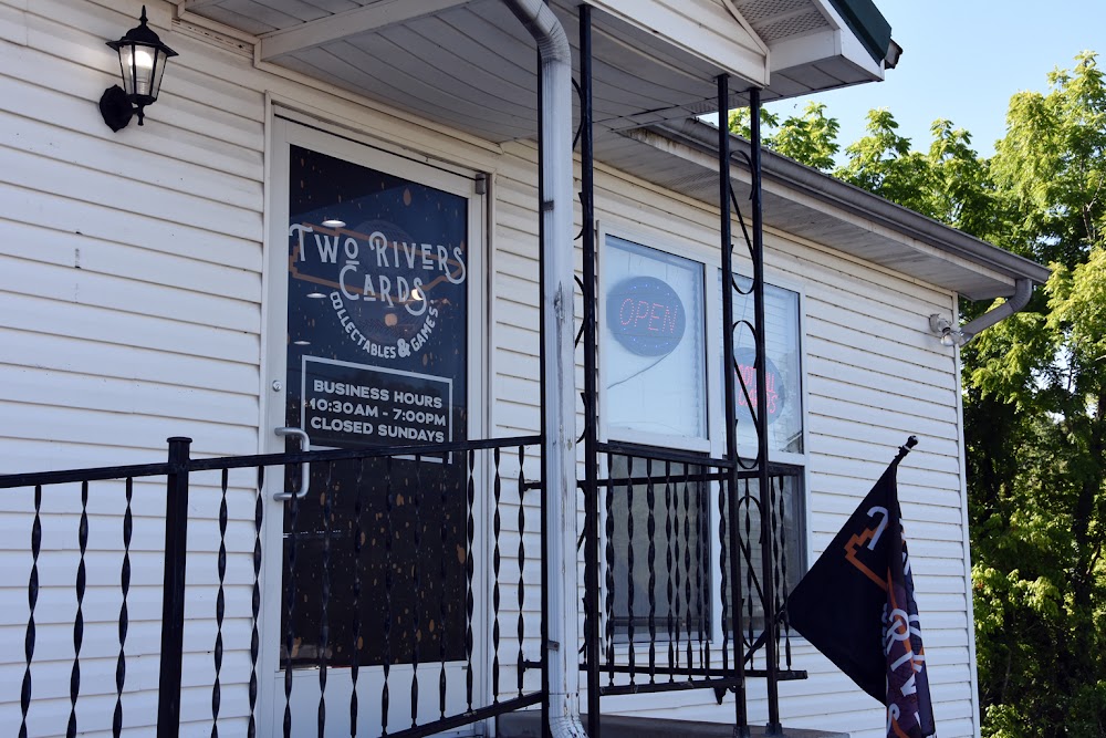 Two Rivers Cards, tienda de TCG en Dover