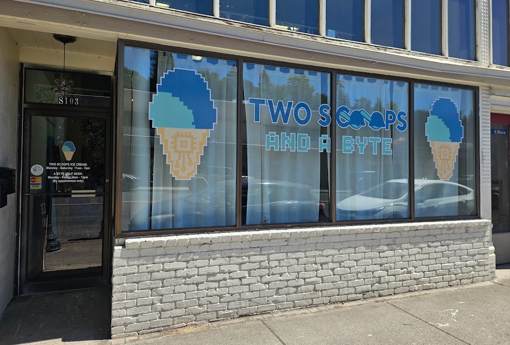Two Scoops and a Byte, tienda de TCG en Colfax