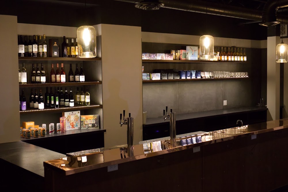 U Wine Bar, tienda de TCG en Seattle