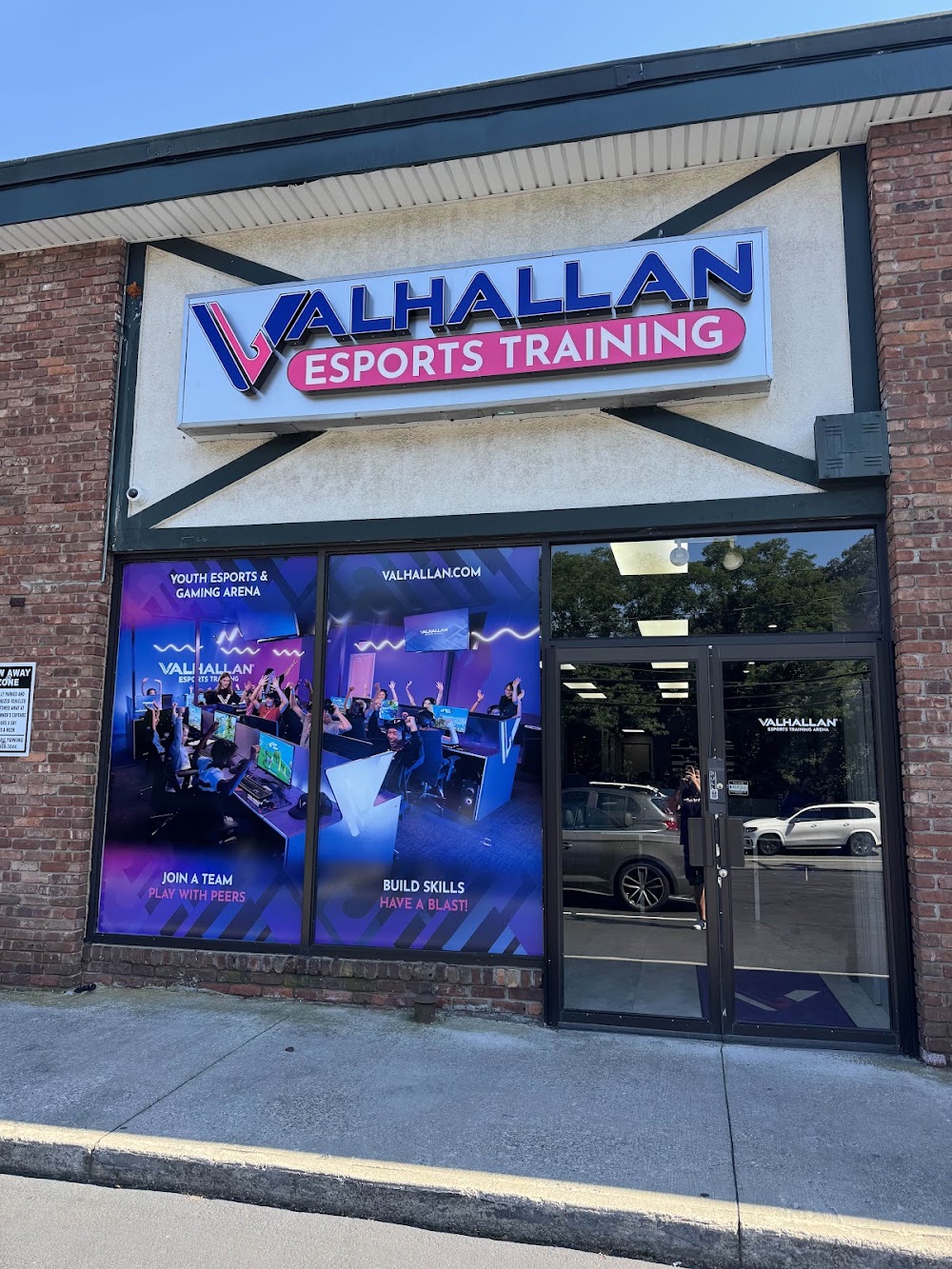 Valhallan Esports Training, tienda de TCG en Huntington
