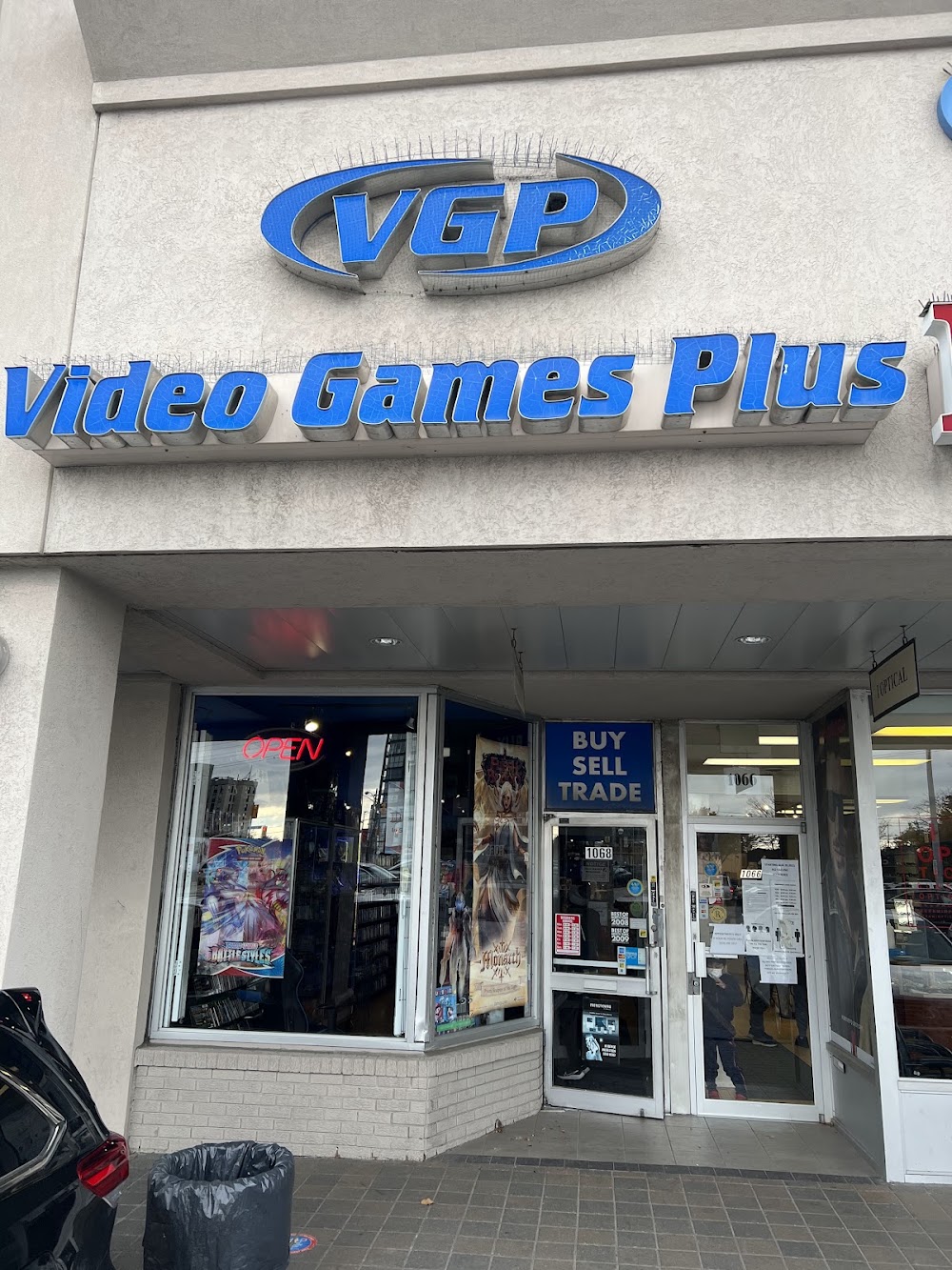 Video Games Plus, tienda de TCG en Toronto