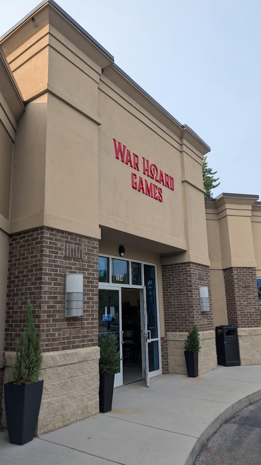 War Hoard Games, tienda de TCG en Knoxville