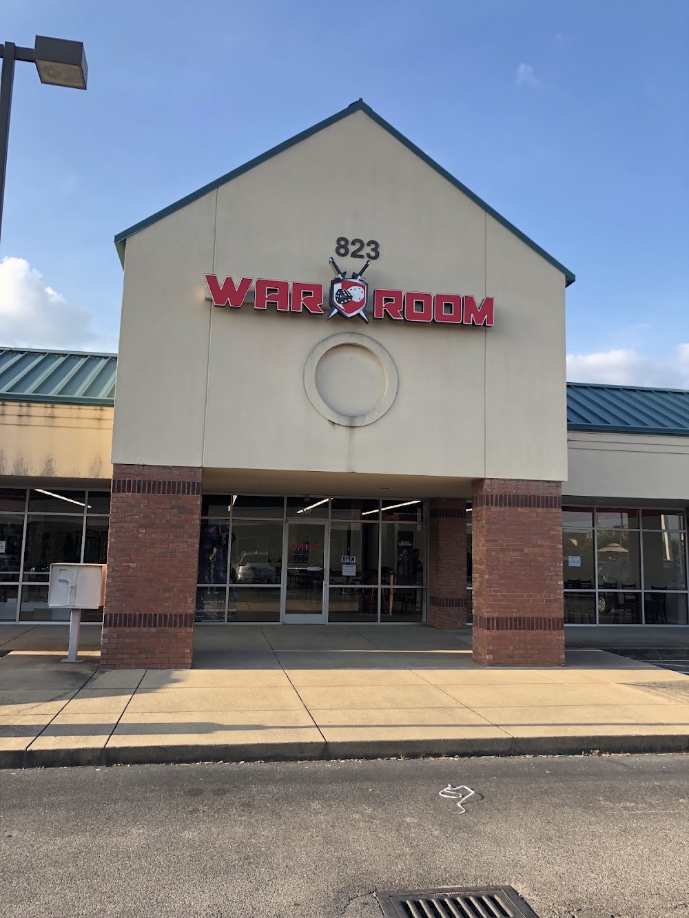 War Room Hobbies, tienda de TCG en Memphis