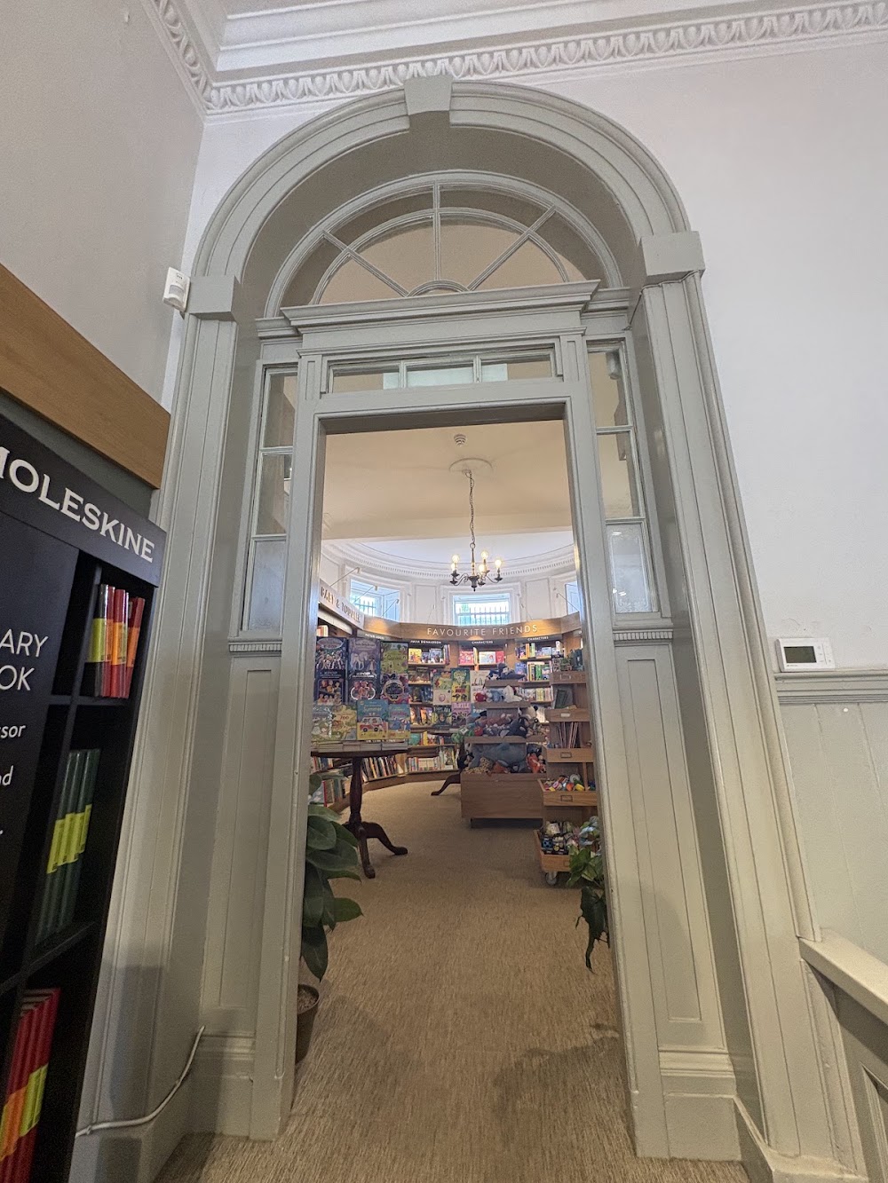 Waterstones Clifton, tienda de TCG en Bristol