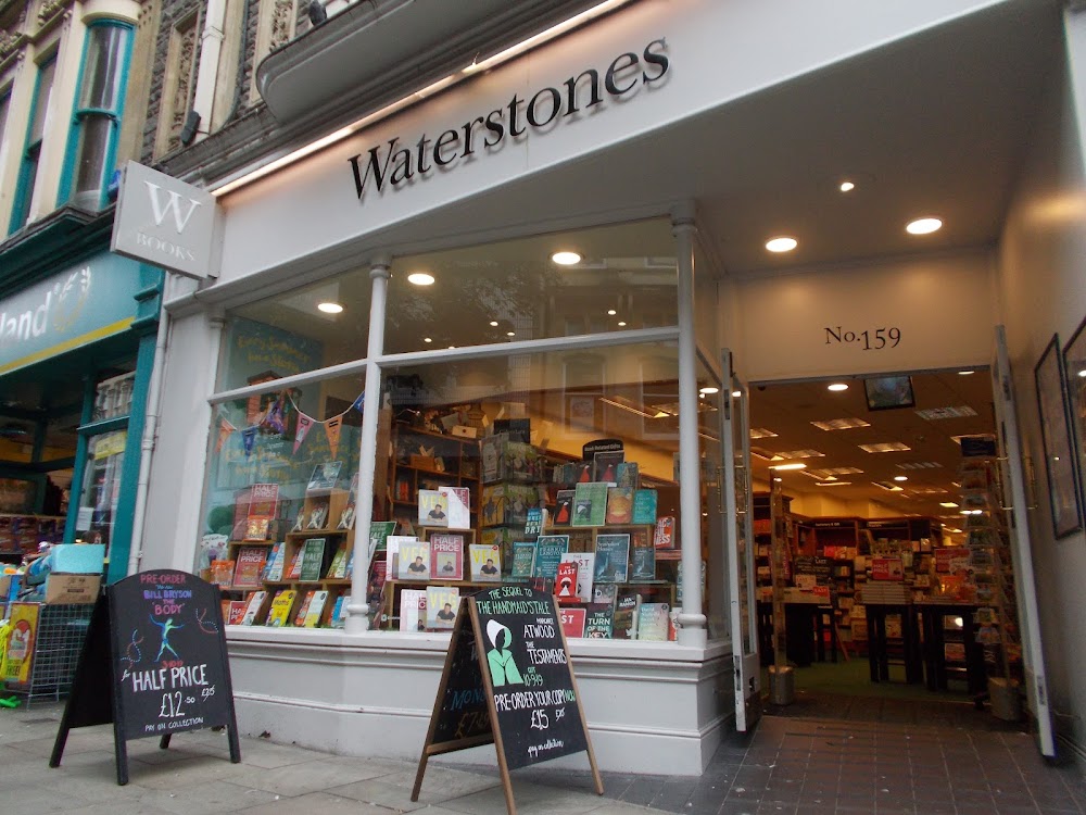 Waterstones - Newport, tienda de TCG en Newport