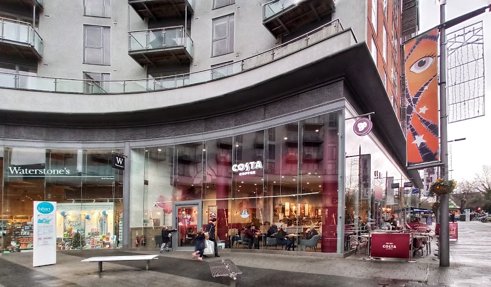 Waterstones, tienda de TCG en Walton-on-Thames