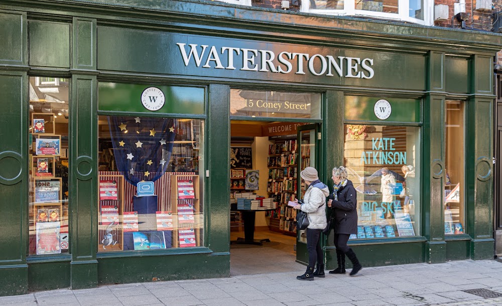 Waterstones York, tienda de TCG en York