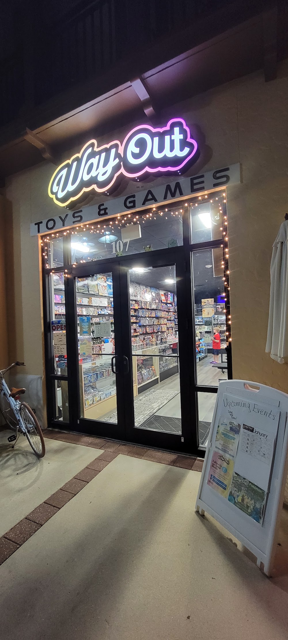 Way Out Toys and Games, tienda de TCG en Ave Maria