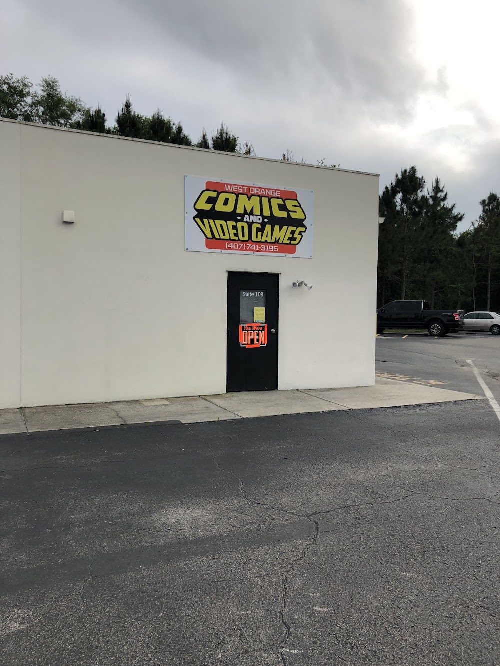 West Orange Comics and Video Games/ Planet X Comics, tienda de TCG en Ocoee