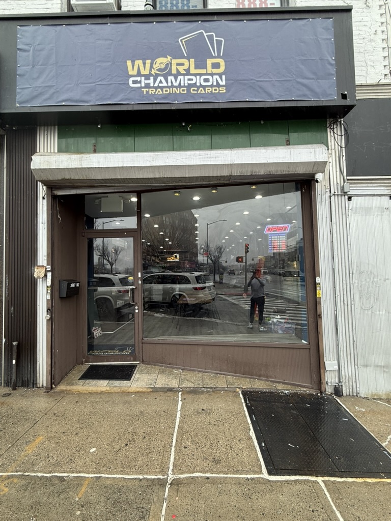 World Champion Trading Cards, tienda de TCG en Flushing