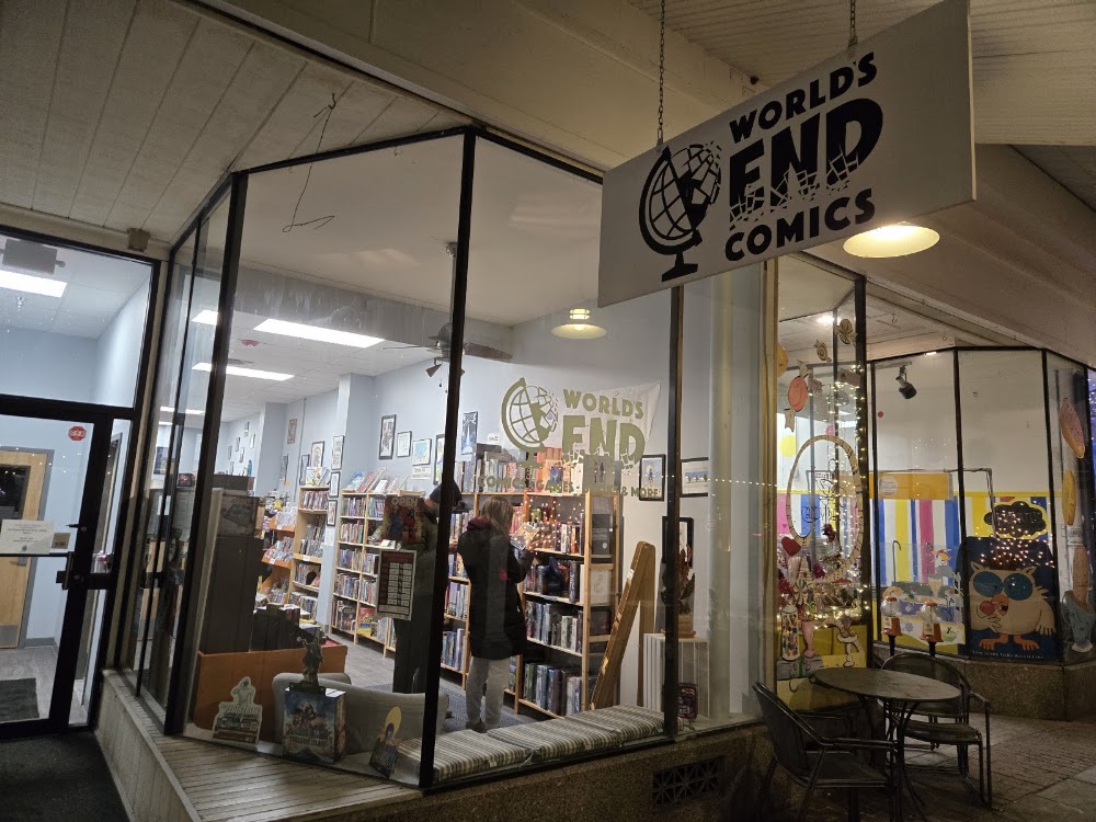 World's End Comics, tienda de TCG en Kingston