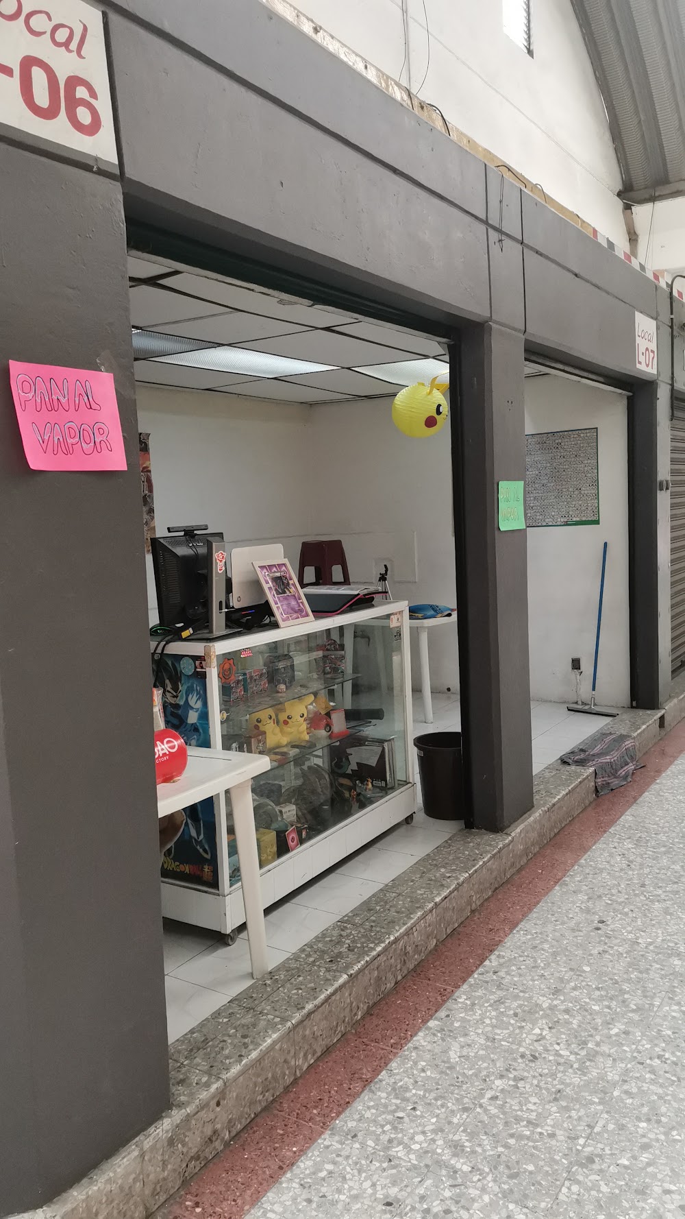 X Room TCG y coleccionables