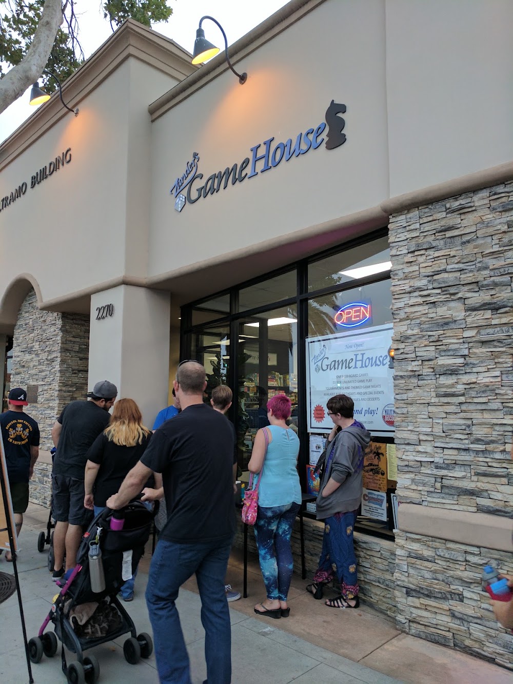 Zander's Game House, tienda de TCG en Camarillo